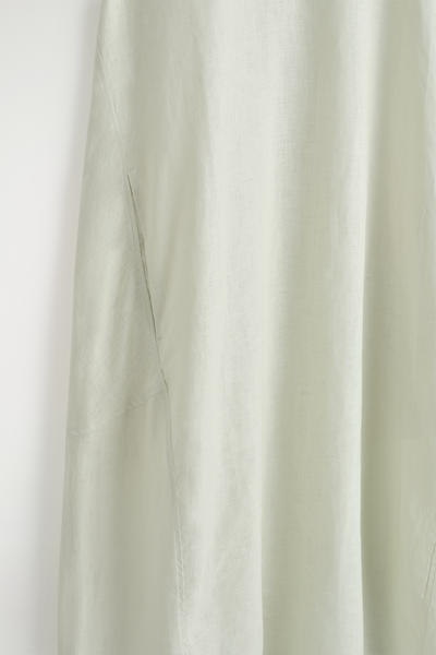 COS 裾ゴム仕様のリネンマキシドレス