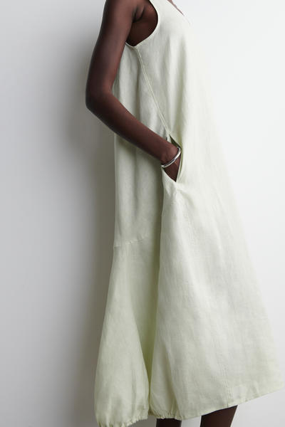 COS 裾ゴム仕様のリネンマキシドレス