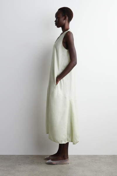 COS 裾ゴム仕様のリネンマキシドレス