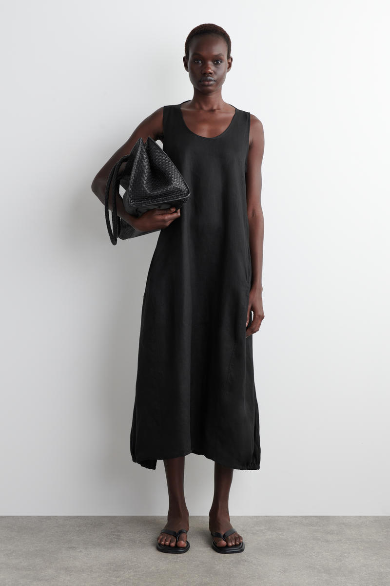 COS 裾ゴム仕様のリネンマキシドレス