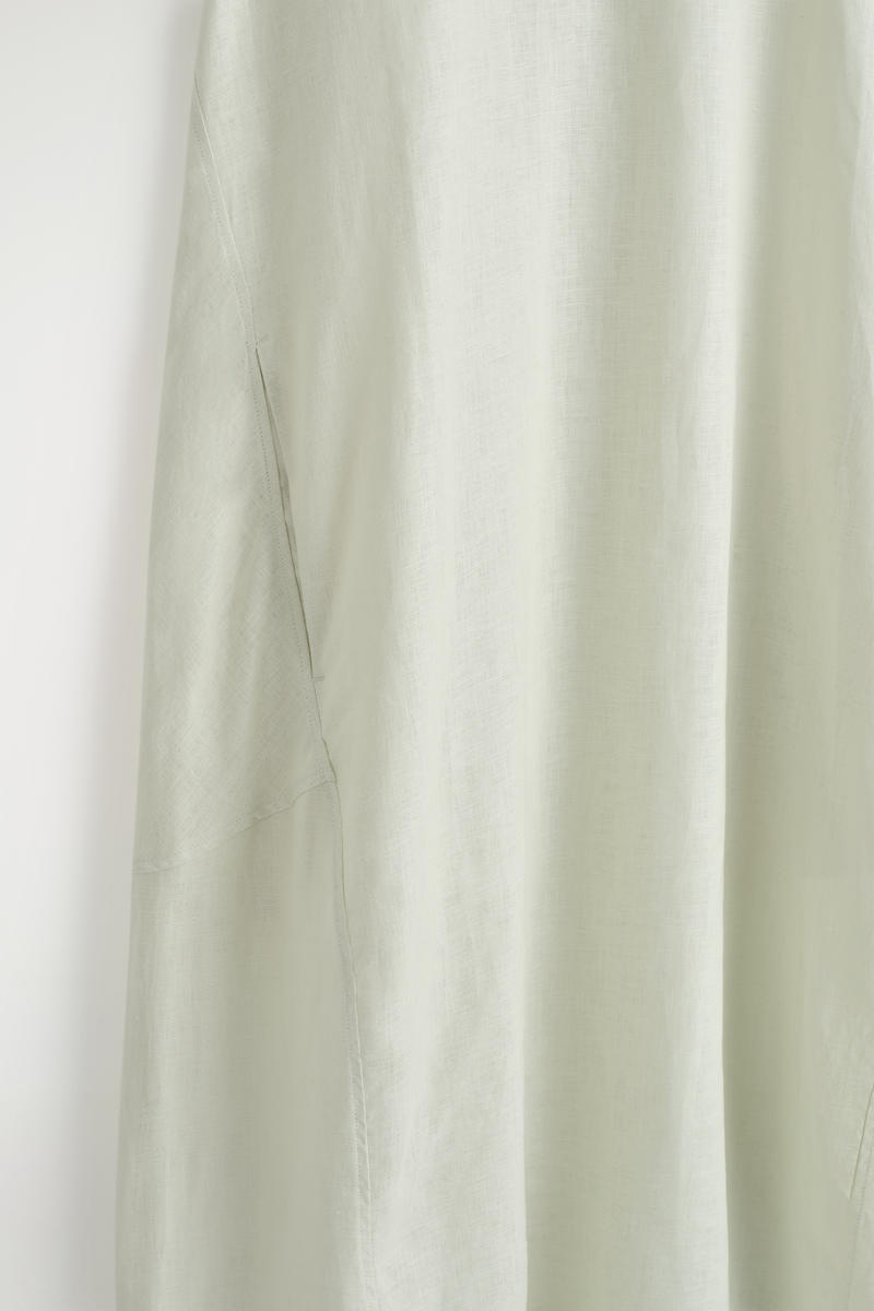 COS 裾ゴム仕様のリネンマキシドレス