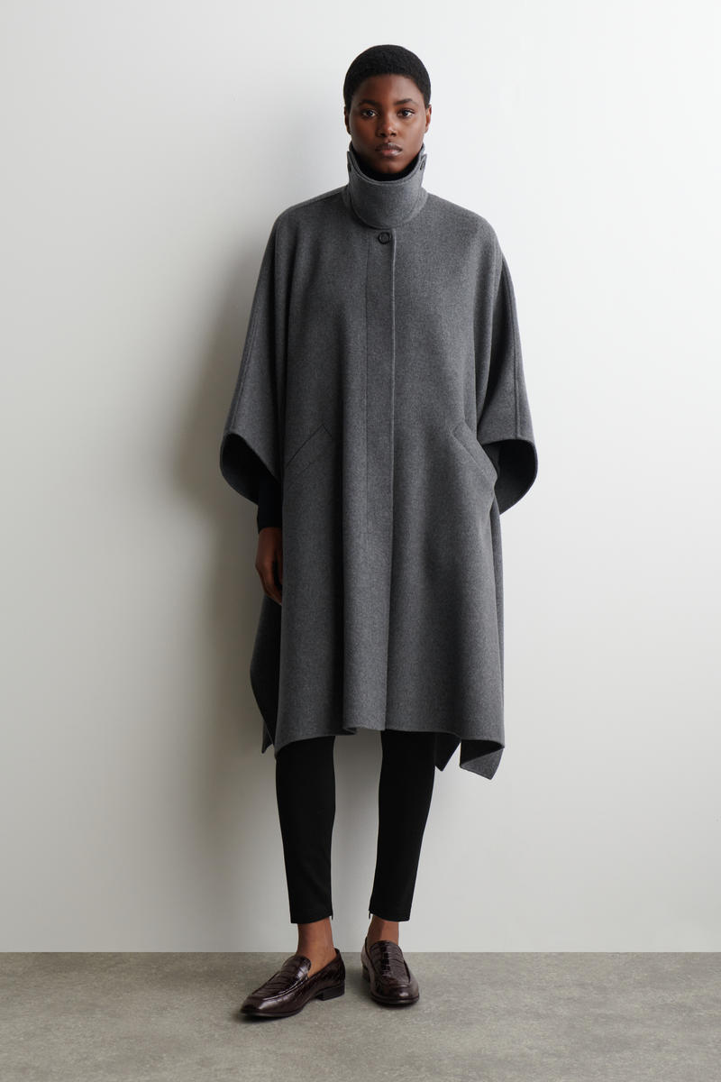 COS ウールブレンドケープ キャメル COS ウールブレンドケープ