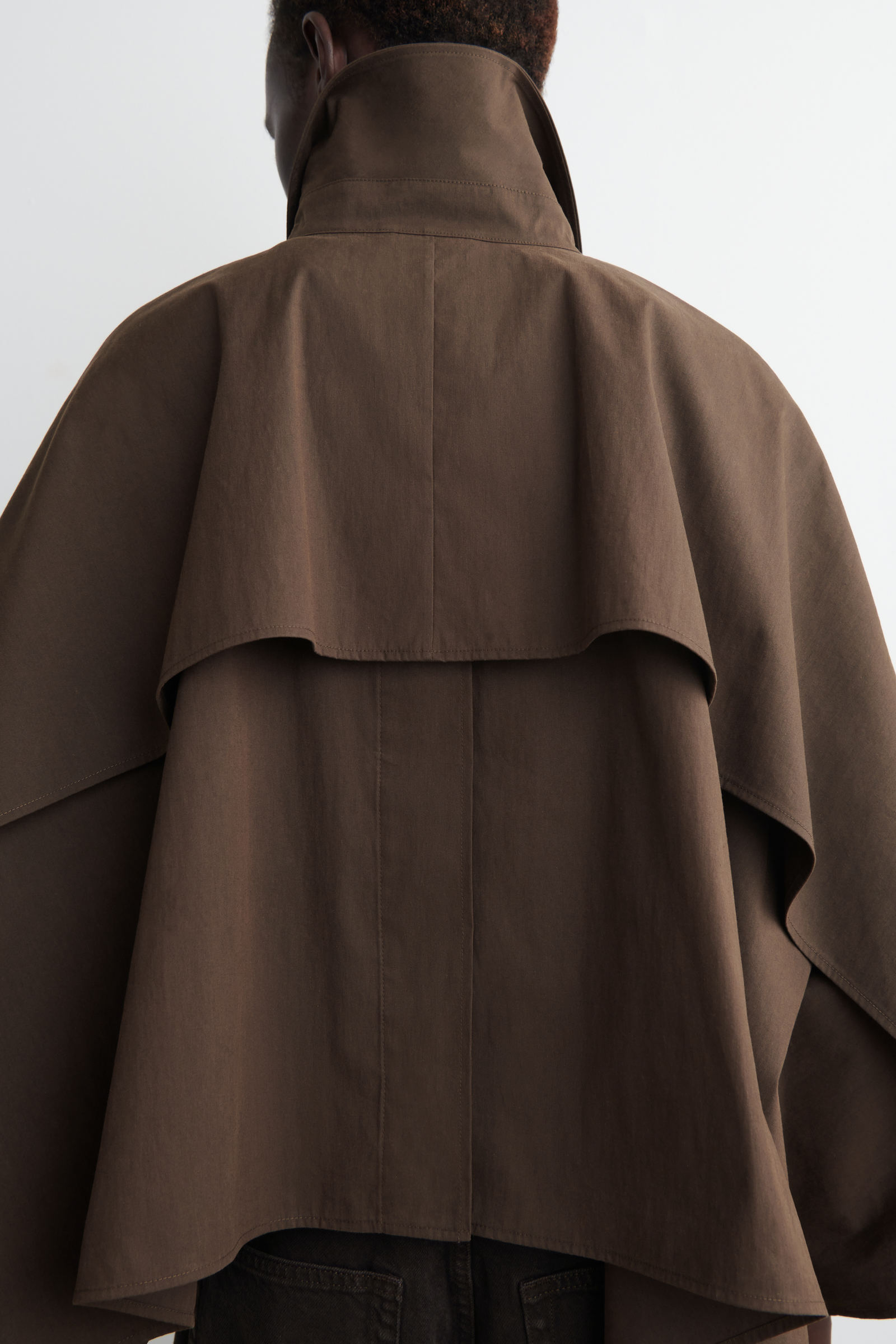 【新品】COS コース オーバーサイズ クロップド トレンチコートケープ CROPPED TRENCH COAT CAPE クロップド トレンチコートケープ ダーク