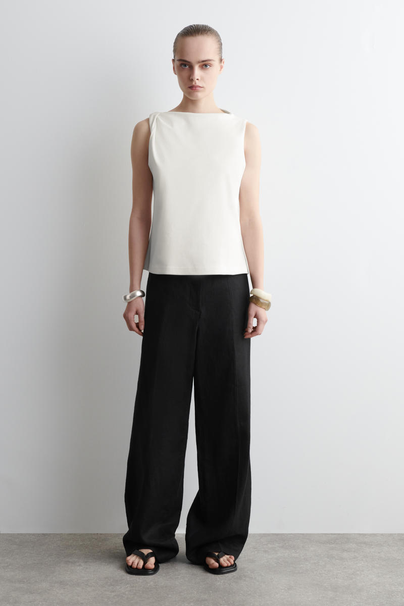 COS ツイストディテールコットントップ