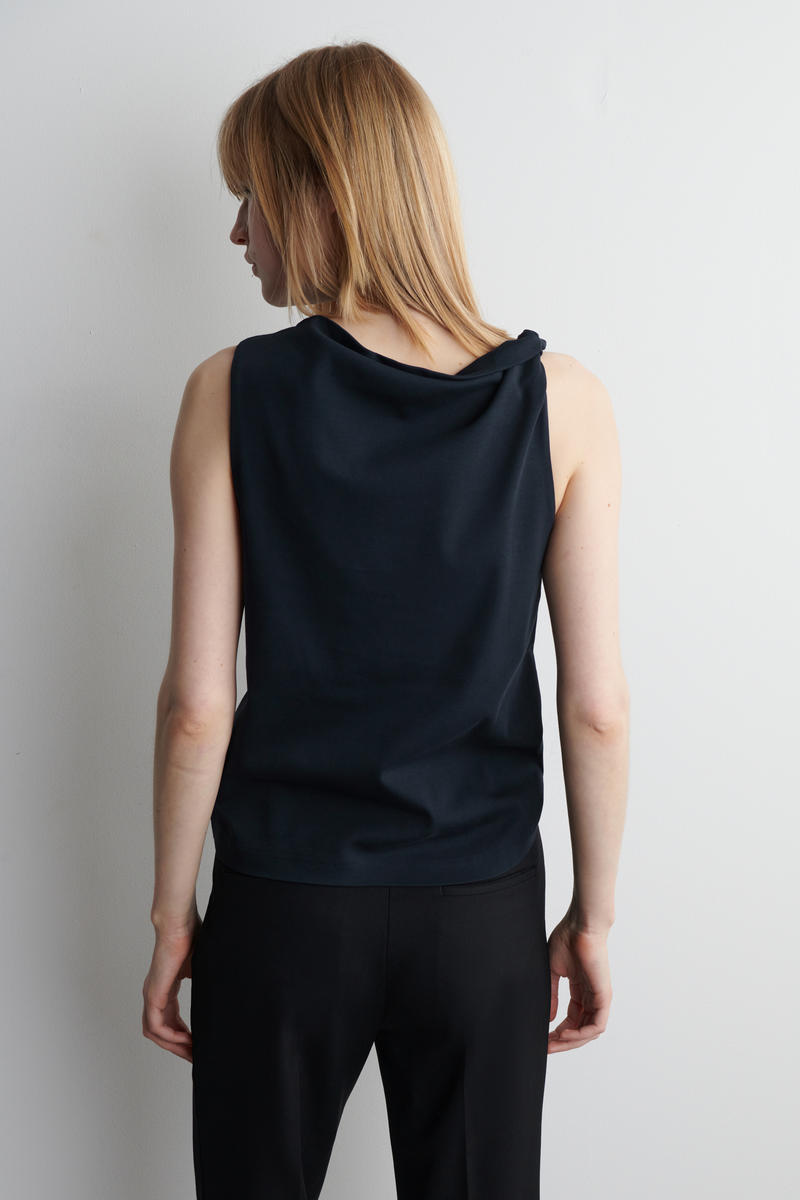 COS ツイストディテールコットントップ