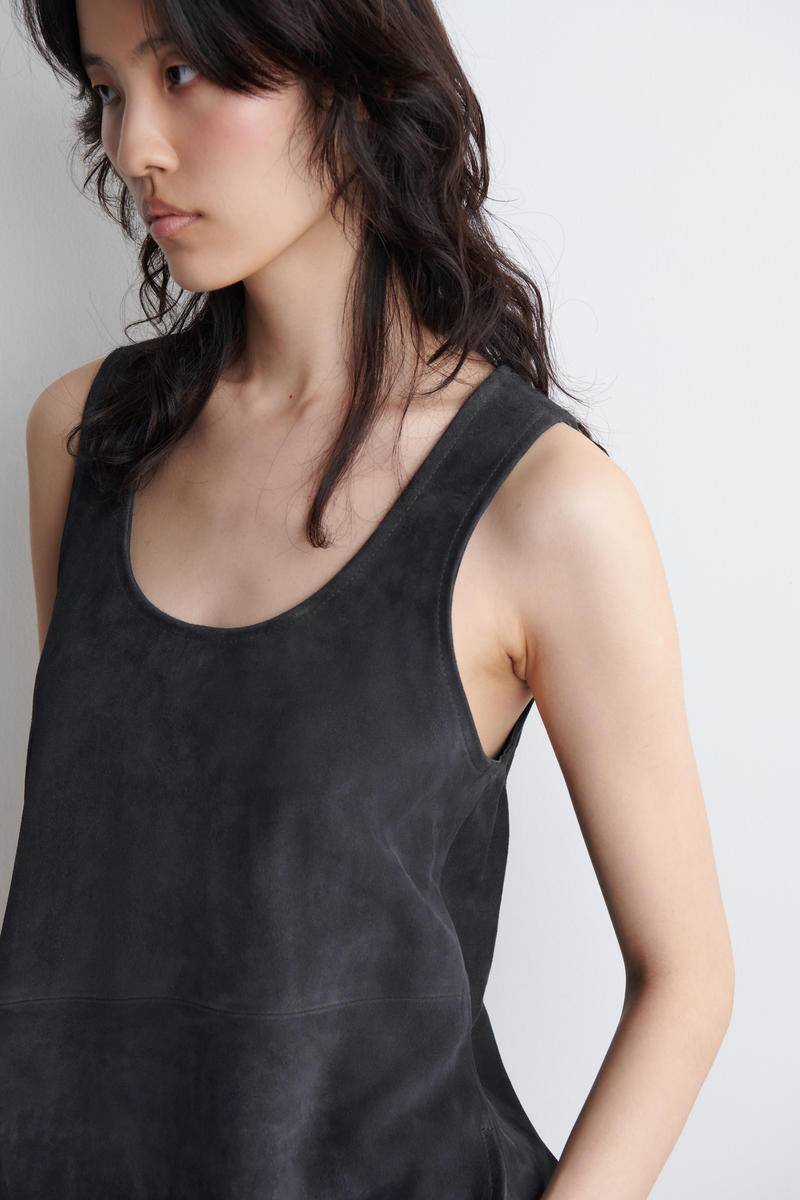 COS スクープネック スエード タンクトップ