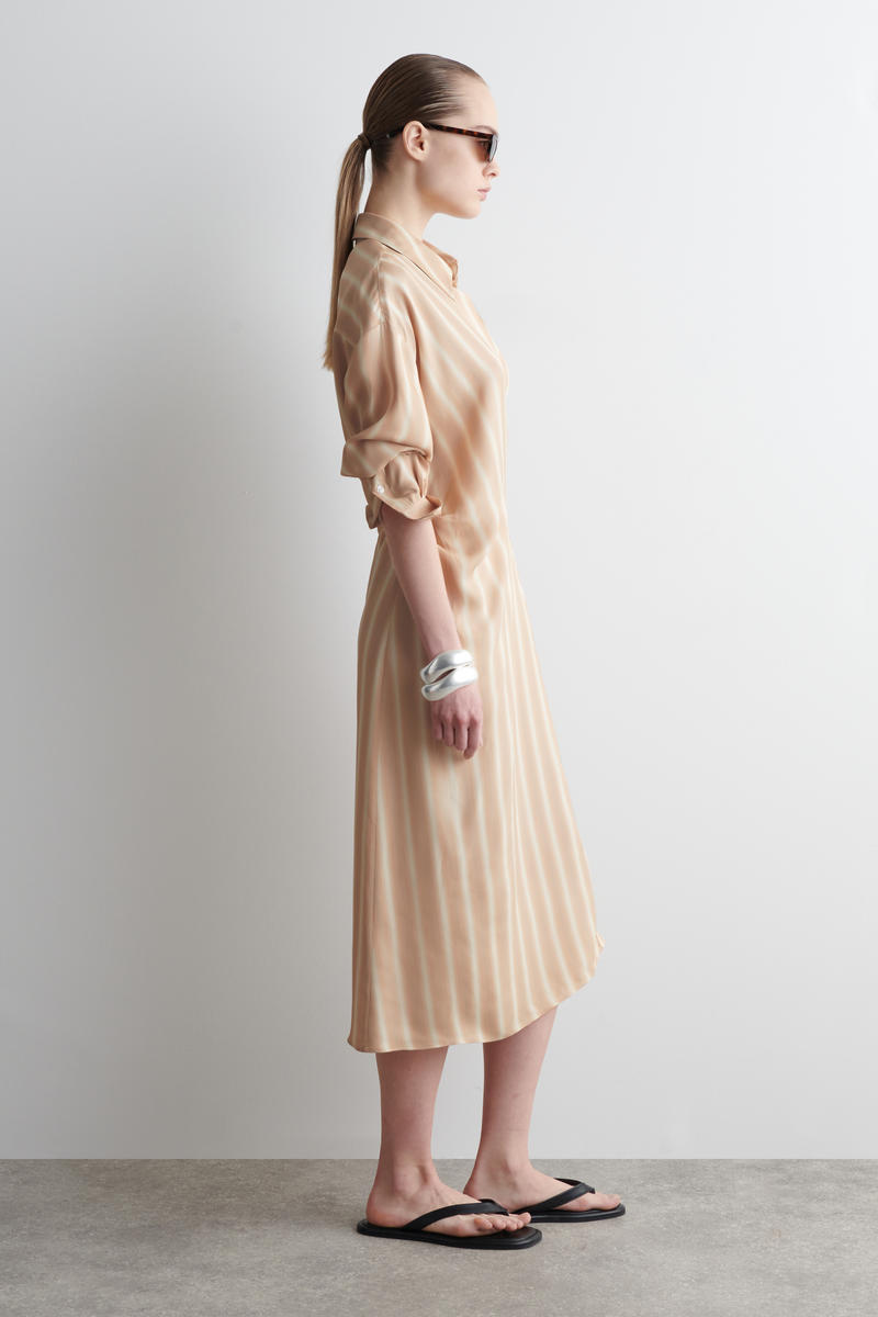 COS ラップミディシャツドレス