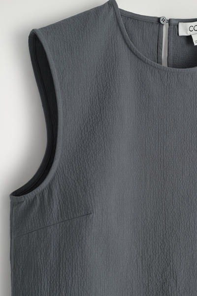 COS ノースリーブコットンシアサッカートップ