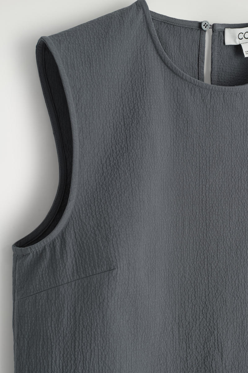 COS ノースリーブコットンシアサッカートップ