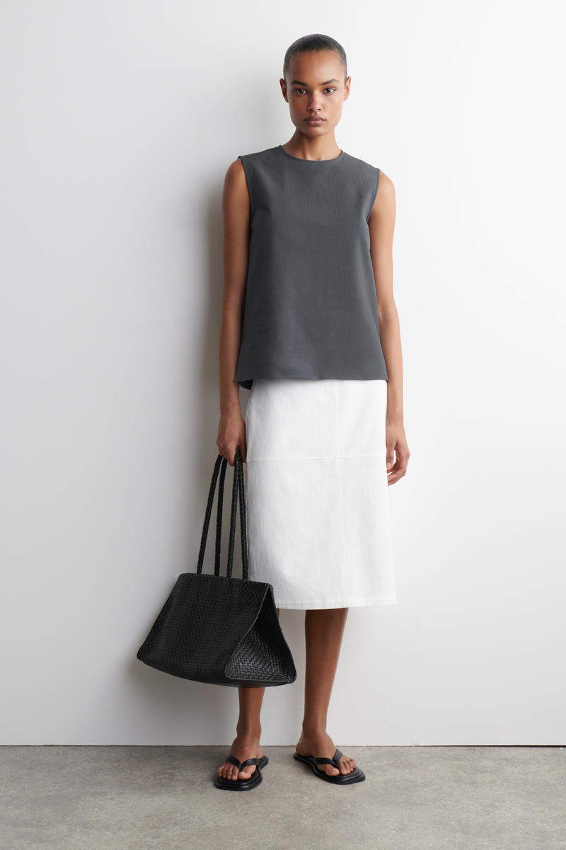 COS ノースリーブコットンシアサッカートップ