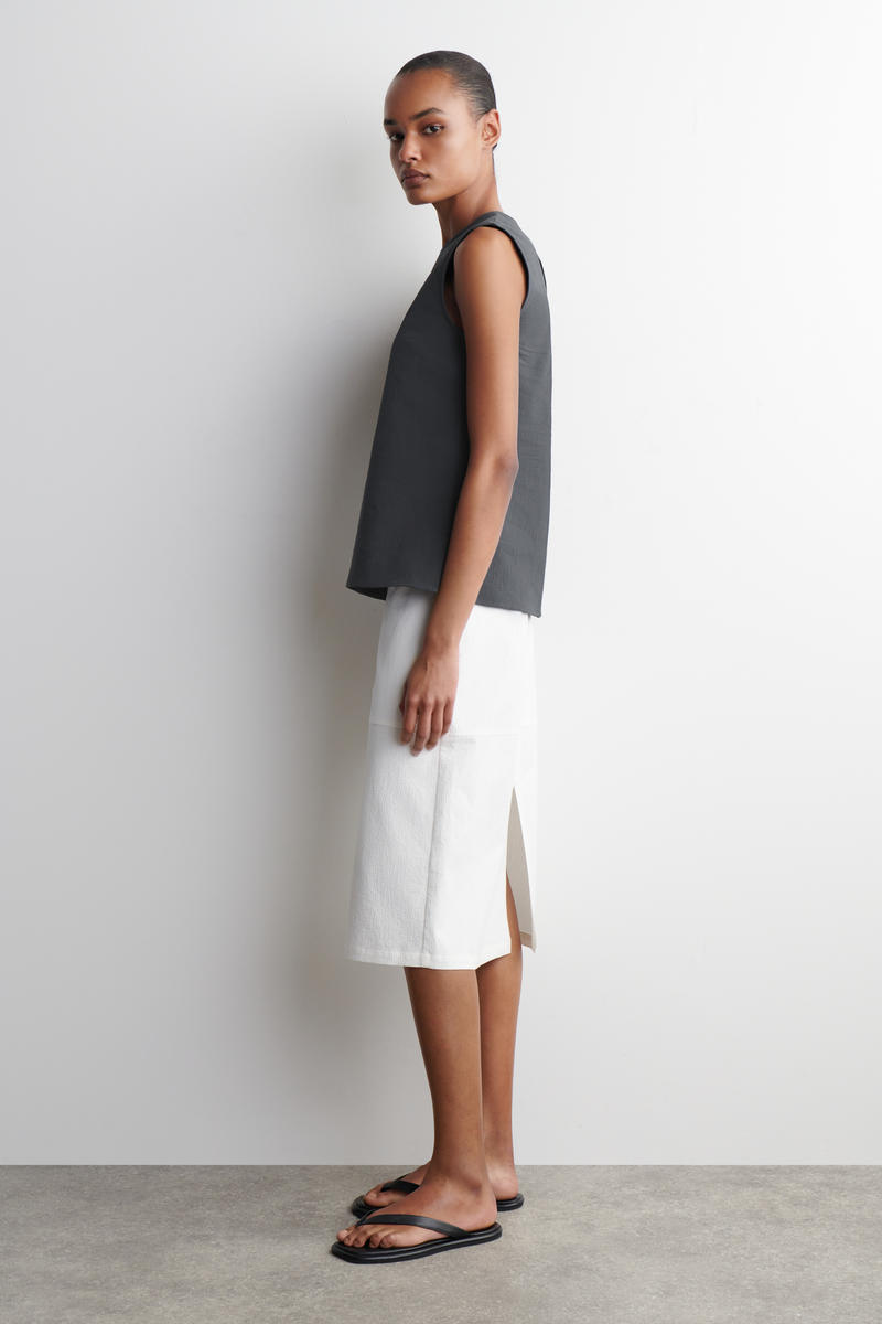 COS ノースリーブコットンシアサッカートップ