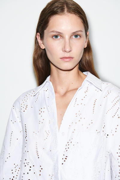 COS クロップドブロドリアングレーズシャツ