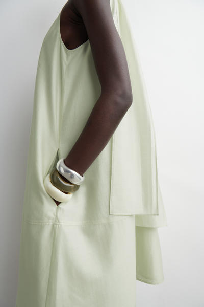 COS フルイド ホルターネック ミニドレス