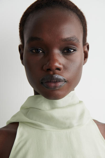 COS フルイド ホルターネック ミニドレス