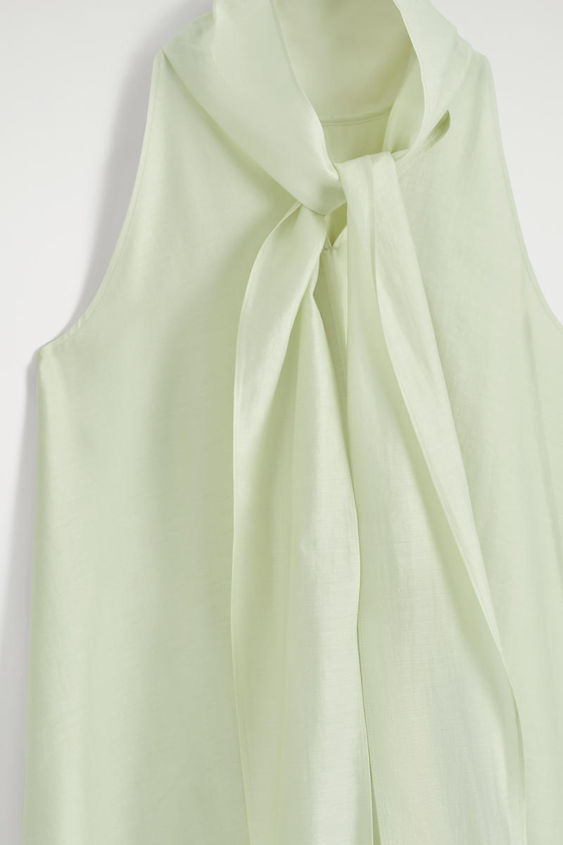 COS フルイド ホルターネック ミニドレス