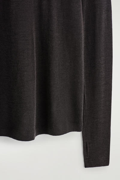 COS メリノウールハイネックトップ