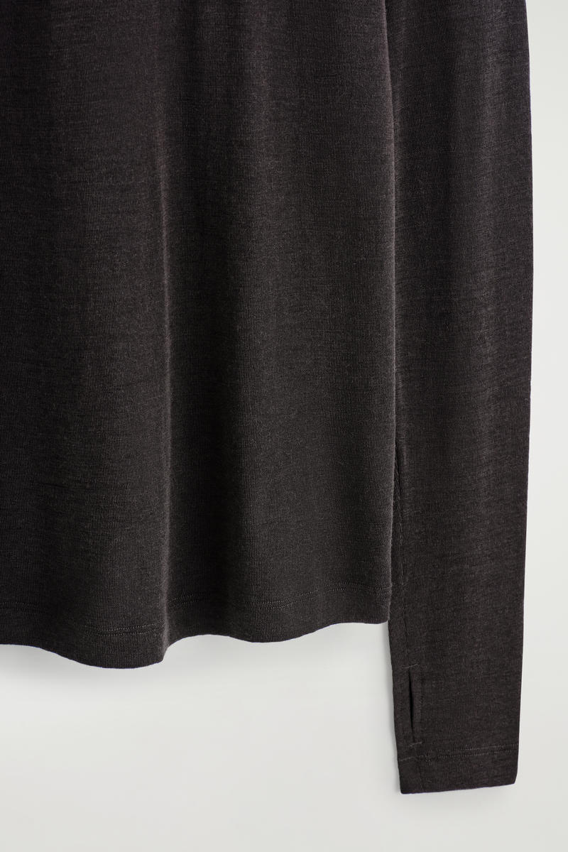 COS メリノウールハイネックトップ