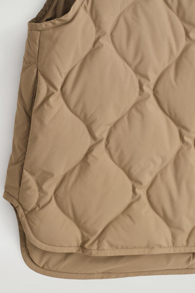 COS オーバーサイズキルティングダウンジレ