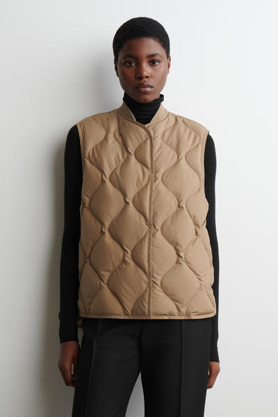 COS オーバーサイズキルティングダウンジレ