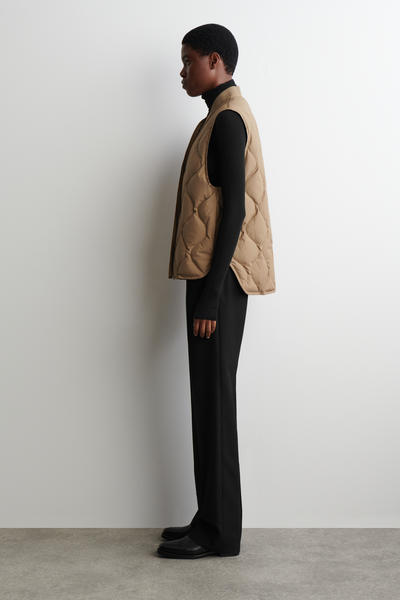 COS オーバーサイズキルティングダウンジレ