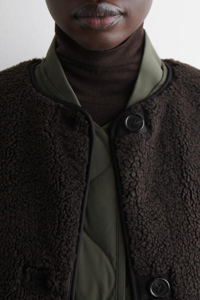 COS オーバーサイズキルティングダウンジレ