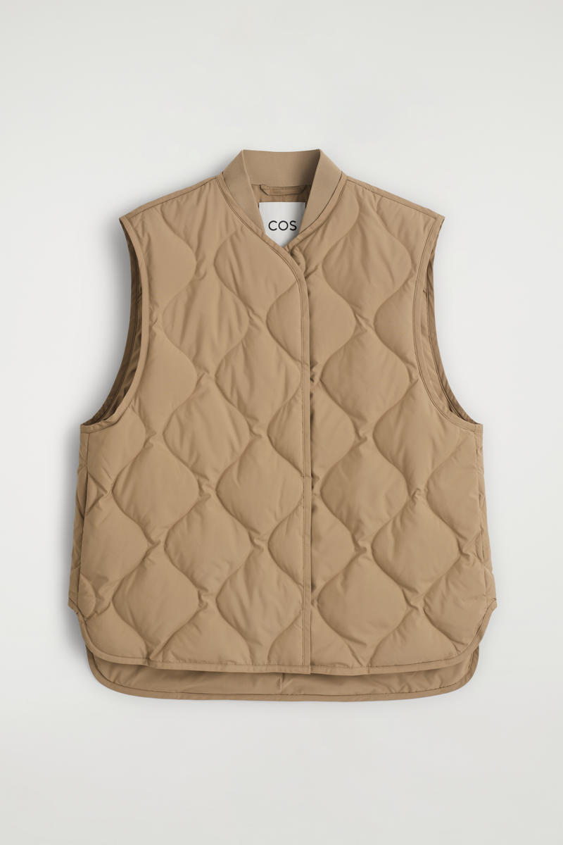 COS オーバーサイズキルティングダウンジレ