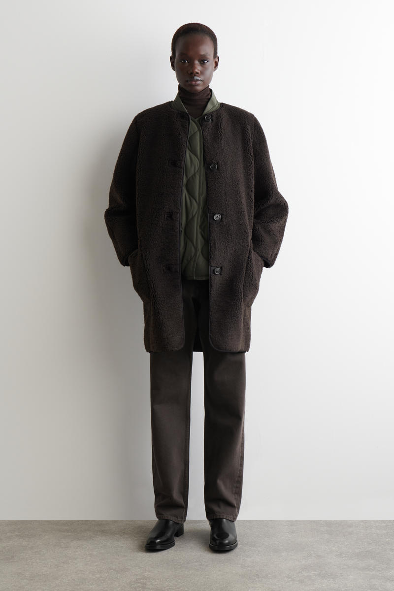 COS オーバーサイズキルティングダウンジレ