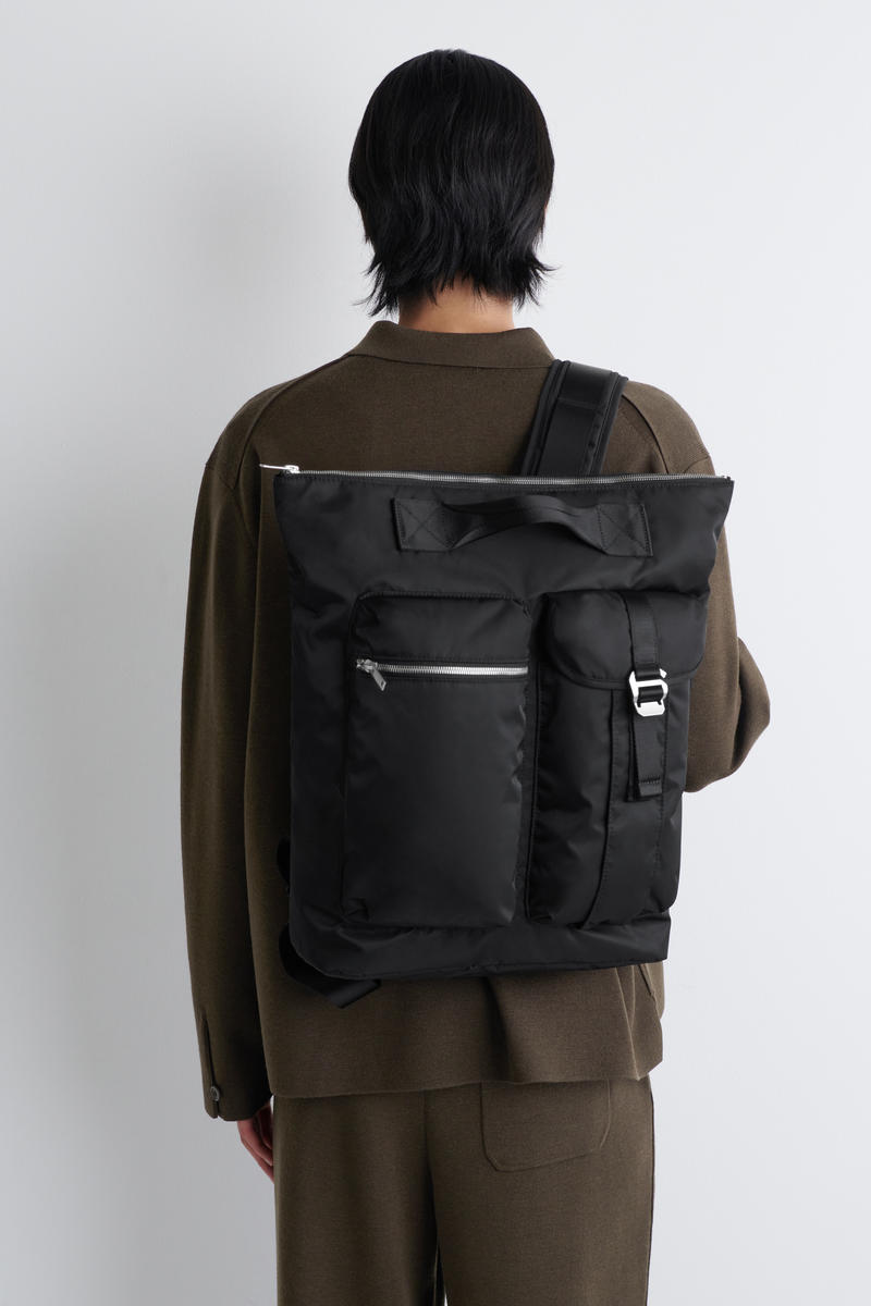 美品　COS(コス) ナイロンリュック 美品 COS(コス) ナイロンリュック DRAWCORD BACKPACK - NYLON