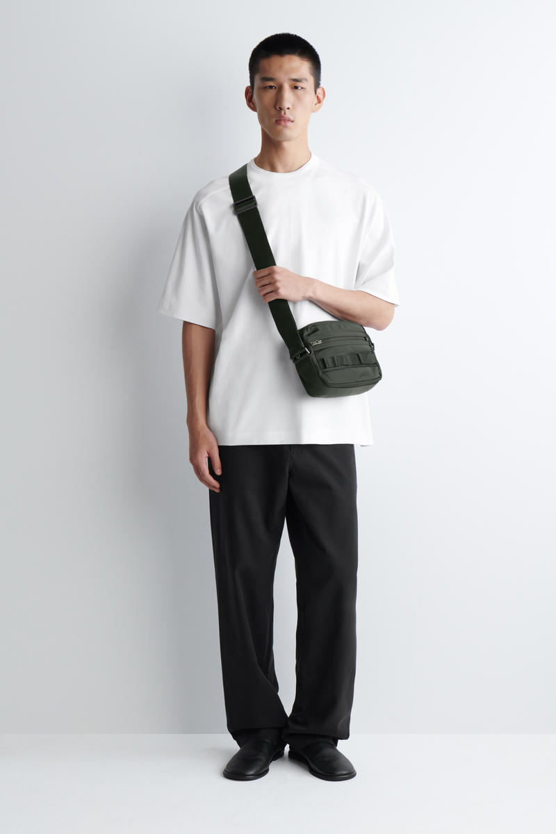 COS トランジット クロスボディバッグ - ナイロン