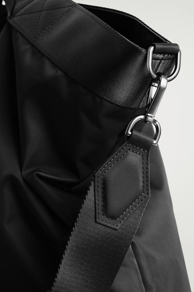 COS パシュート メッセンジャーバッグ - ナイロン