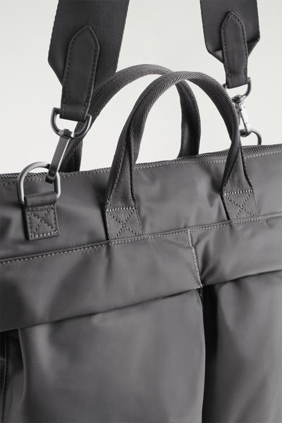 COS トランジットメッセンジャーバッグ - ナイロン