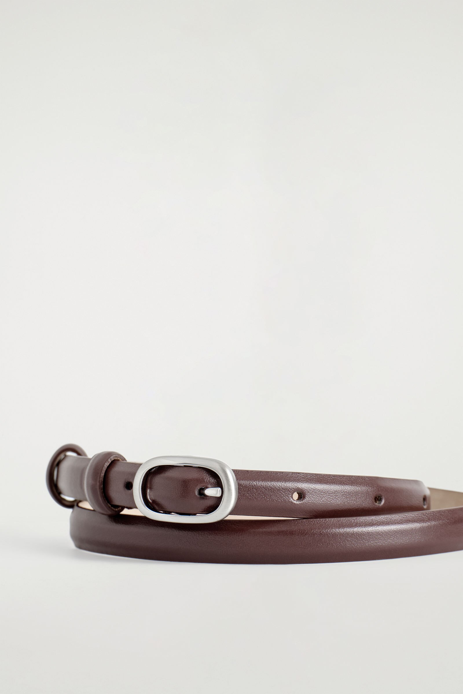 OVAL-BUCKLE SLIM LEATHER BELT オーバルバックル スリムレザーベルト