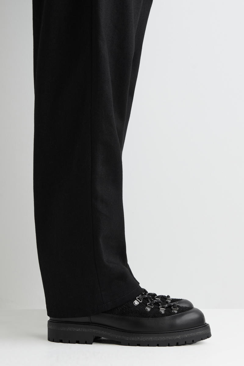 COS レザーハイキングシューズ