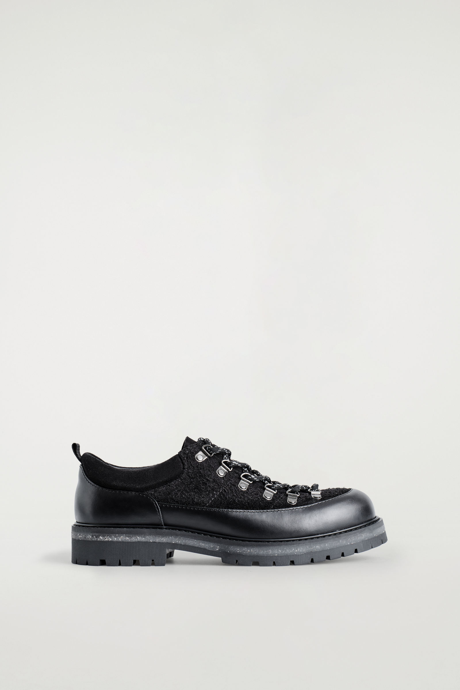 LEATHER HIKING SHOES レザーハイキングシューズ ブラック｜COS コス