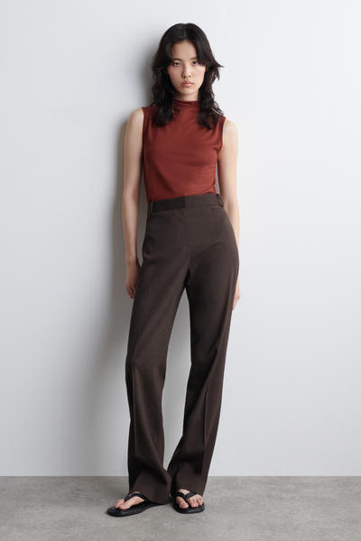 COS ドレープタートルネックタンクトップ