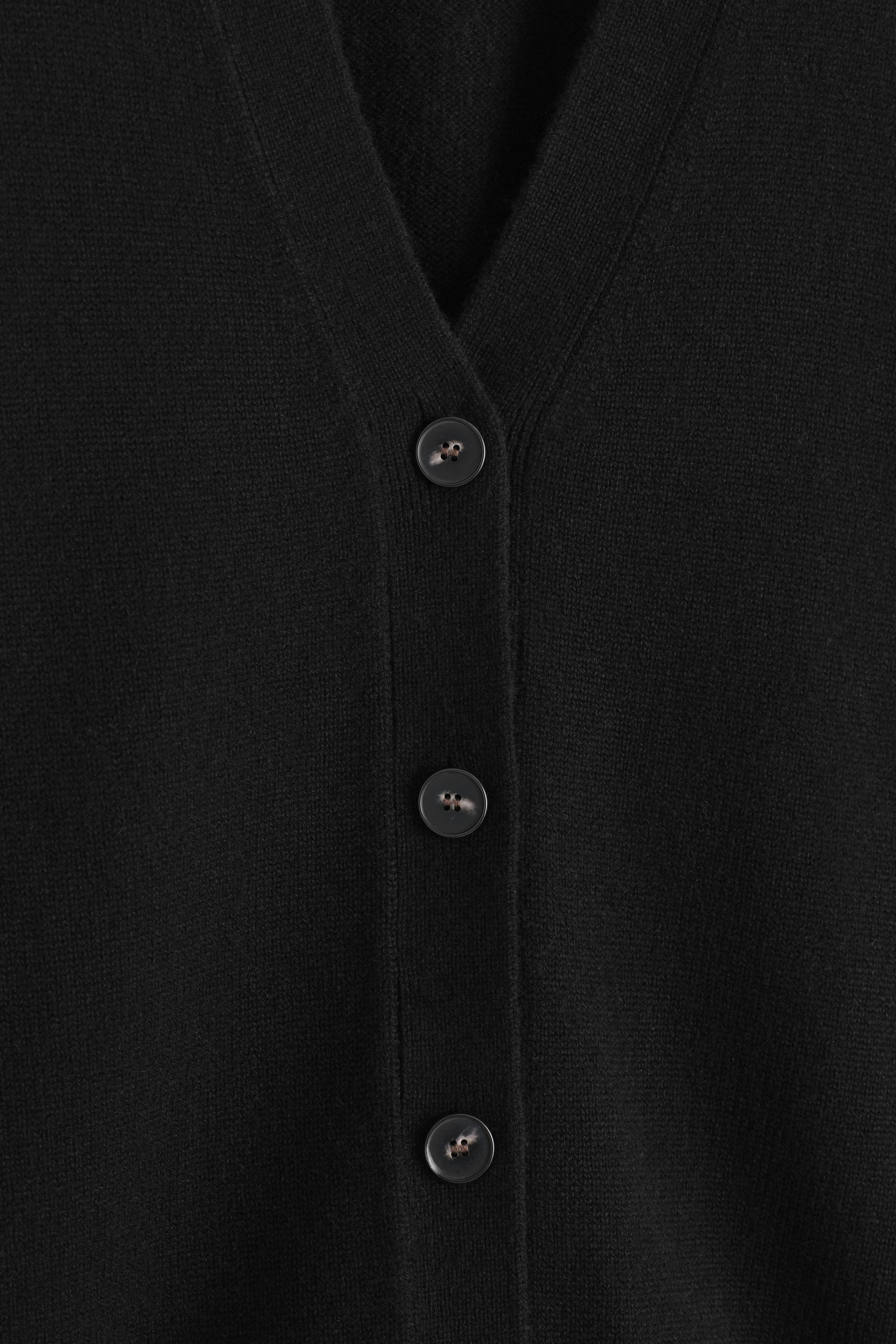CASHMERE V-NECK CARDIGAN カシミヤVネックカーディガン ブラック｜COS 