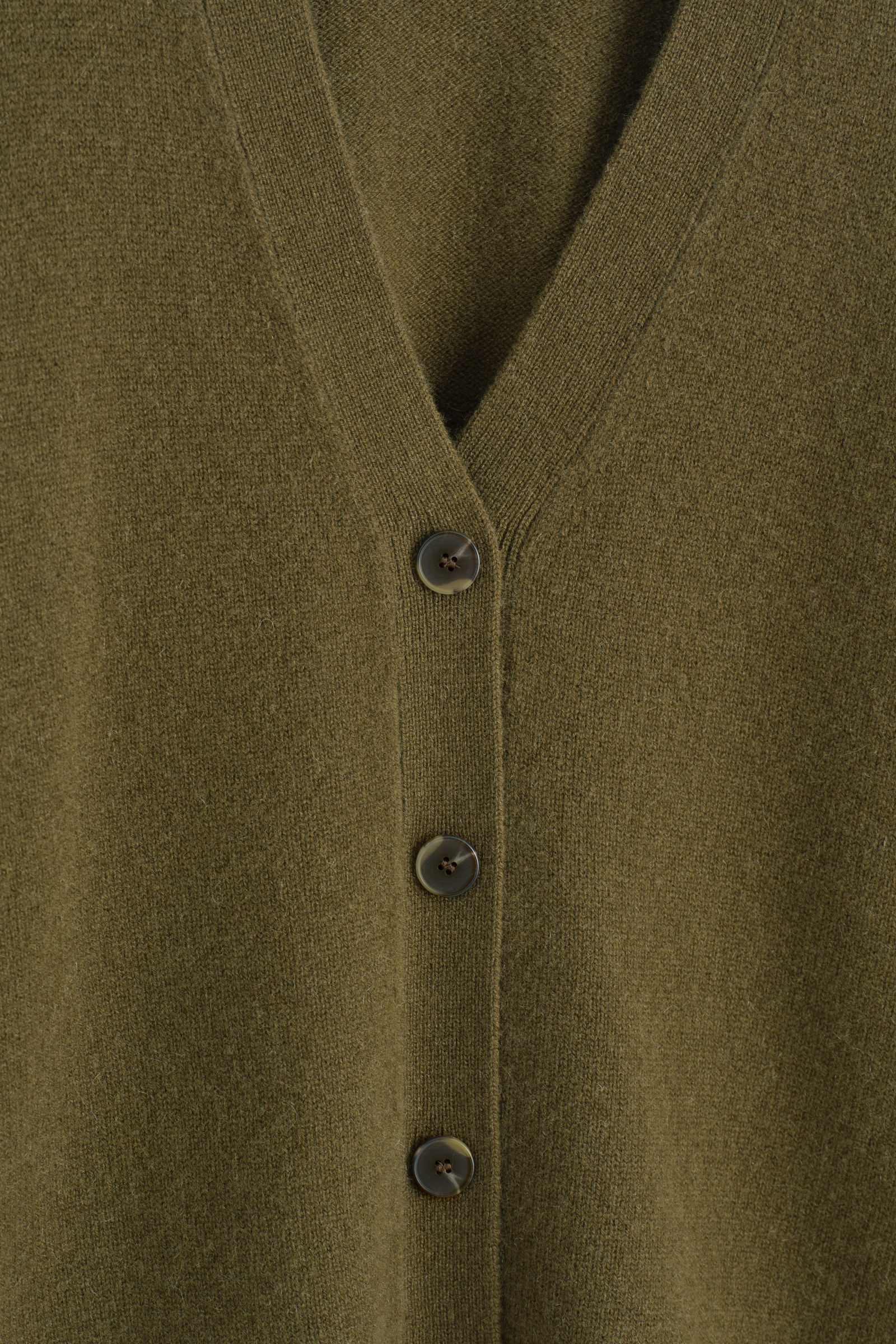 CASHMERE V-NECK CARDIGAN カシミヤVネックカーディガン ダークカーキ