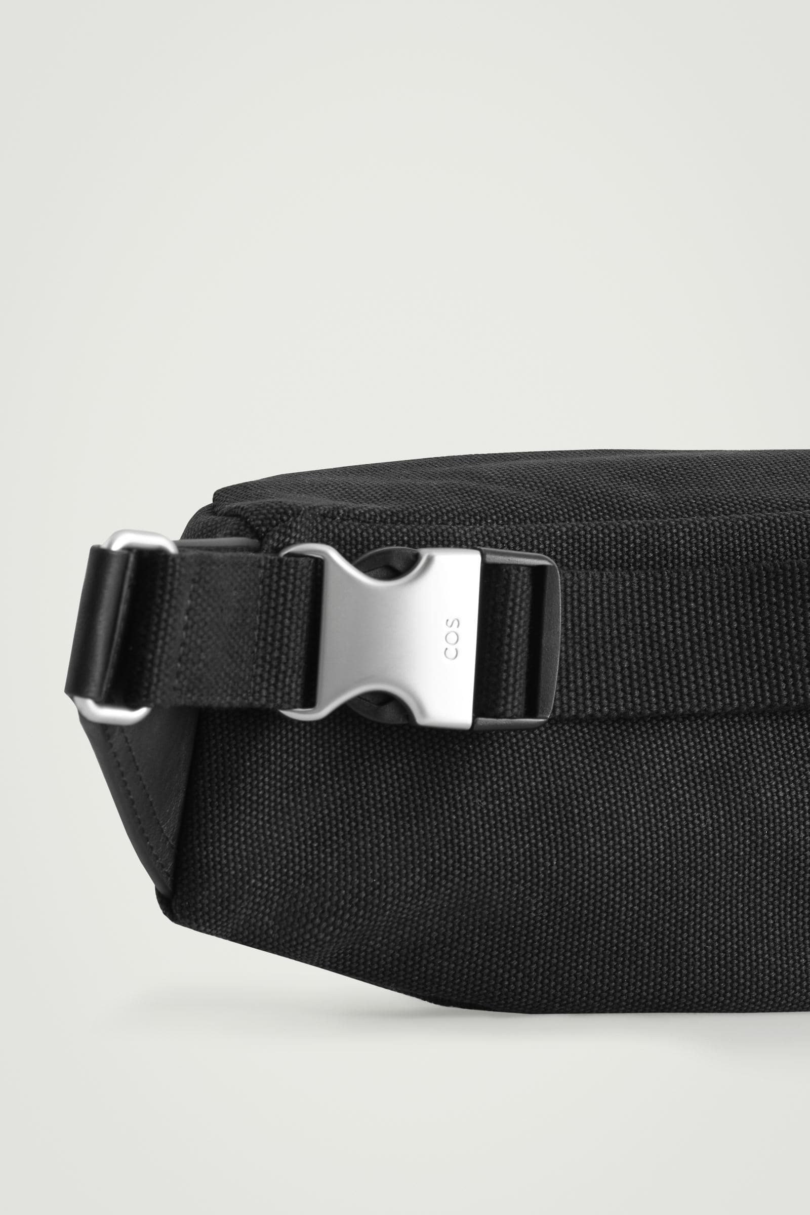 LEATHER-DETAIL CROSSBODY BAG - CANVAS レザーディテール クロス