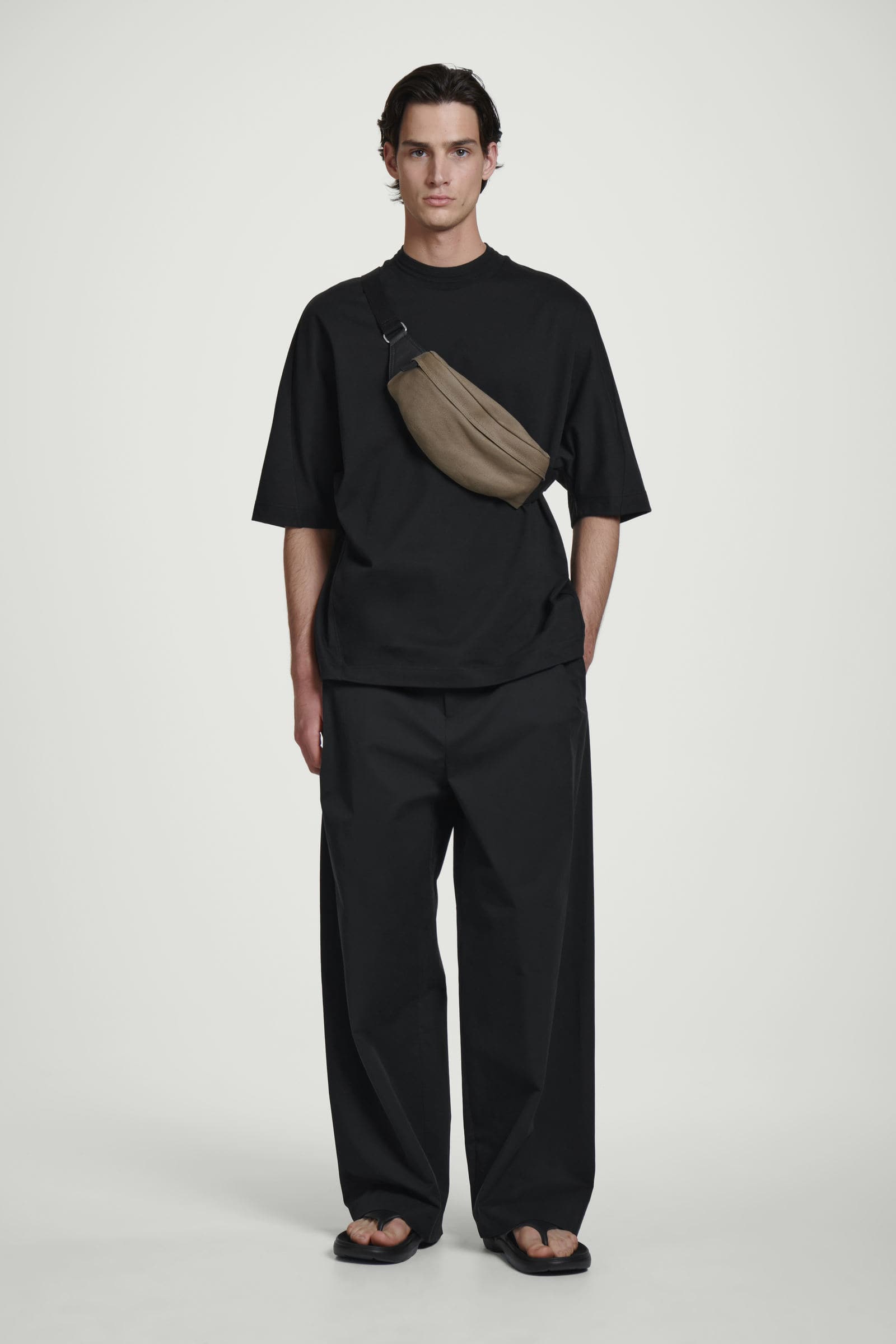 LEATHER-DETAIL CROSSBODY BAG - CANVAS レザーディテール クロス