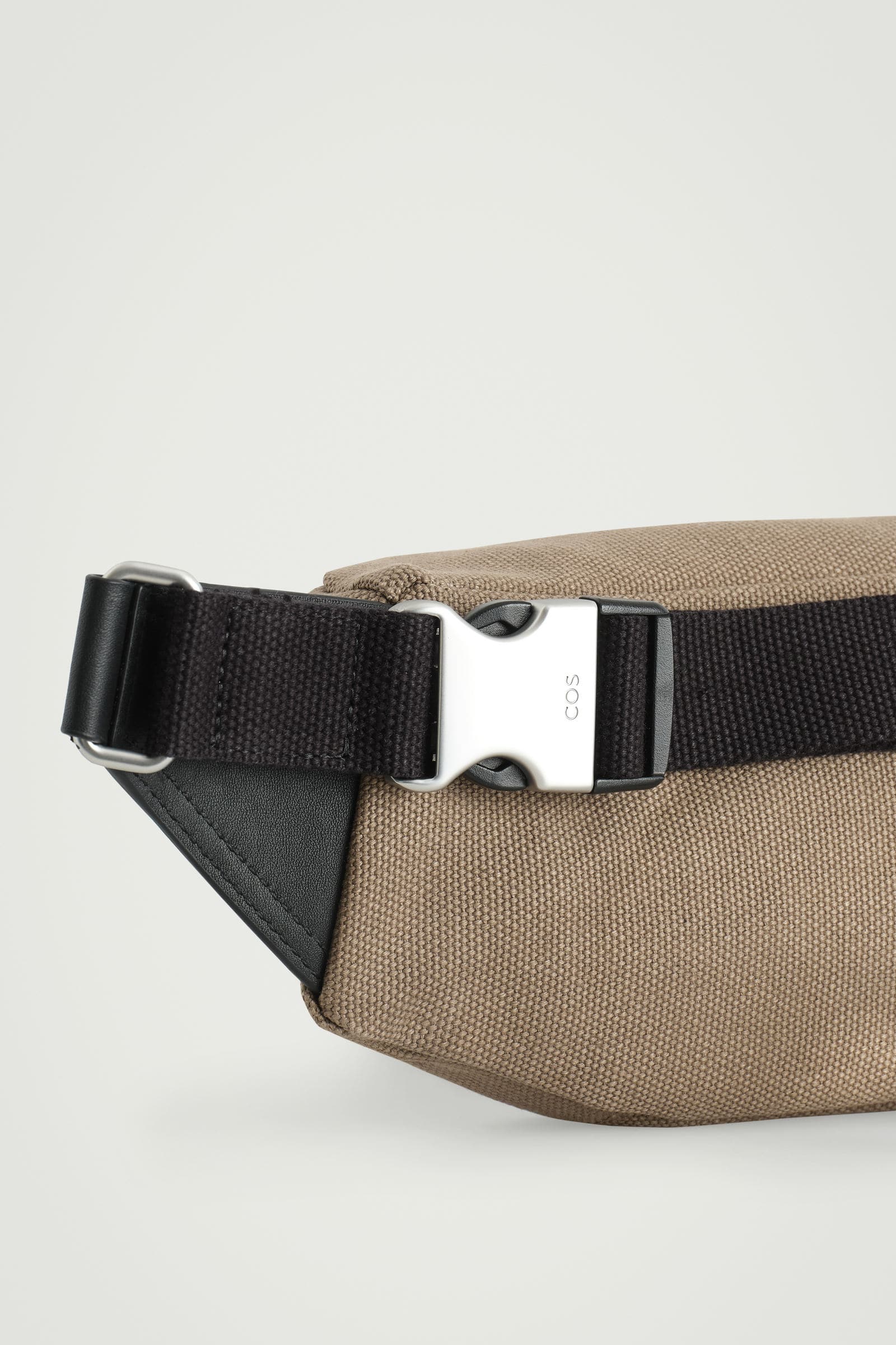 LEATHER-DETAIL CROSSBODY BAG - CANVAS レザーディテール クロス