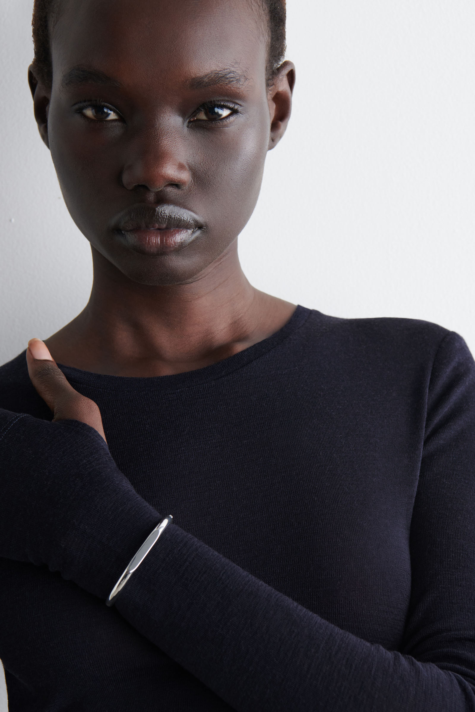 SLIM MERINO WOOL TOP スリムメリノウールトップ ネイビー｜COS コス