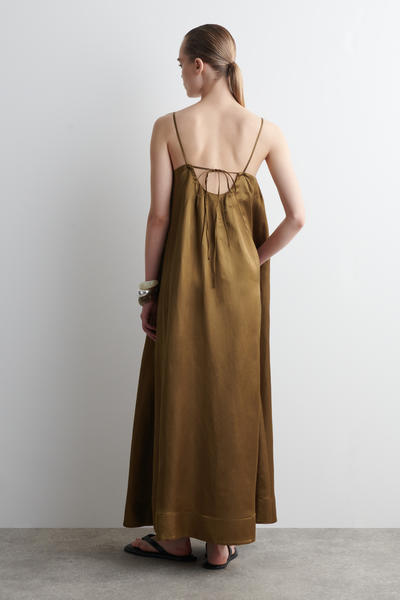 COS プリーツ フルイド マキシドレス