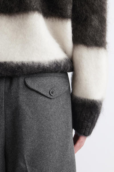 COS プリーツ入り ウールストレートレッグパンツ