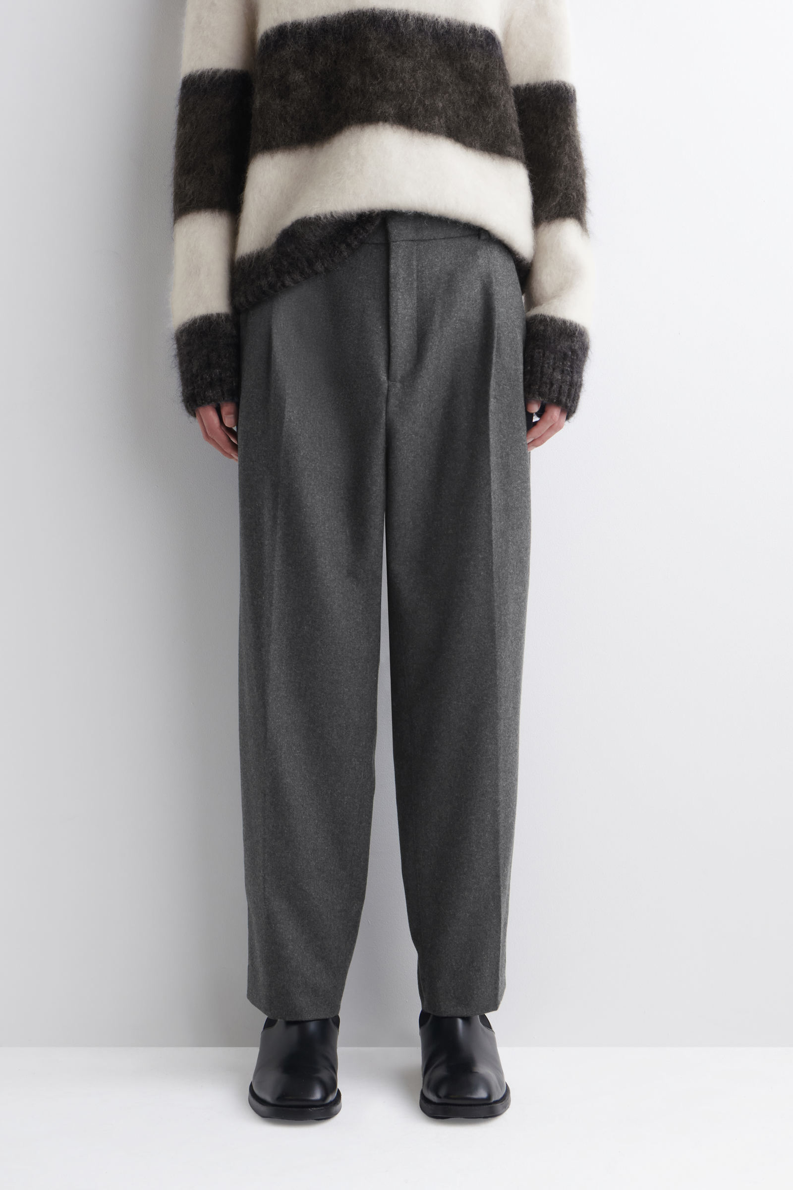 PLEATED WOOL STRAIGHT-LEG TROUSERS プリーツ入り ウールストレート
