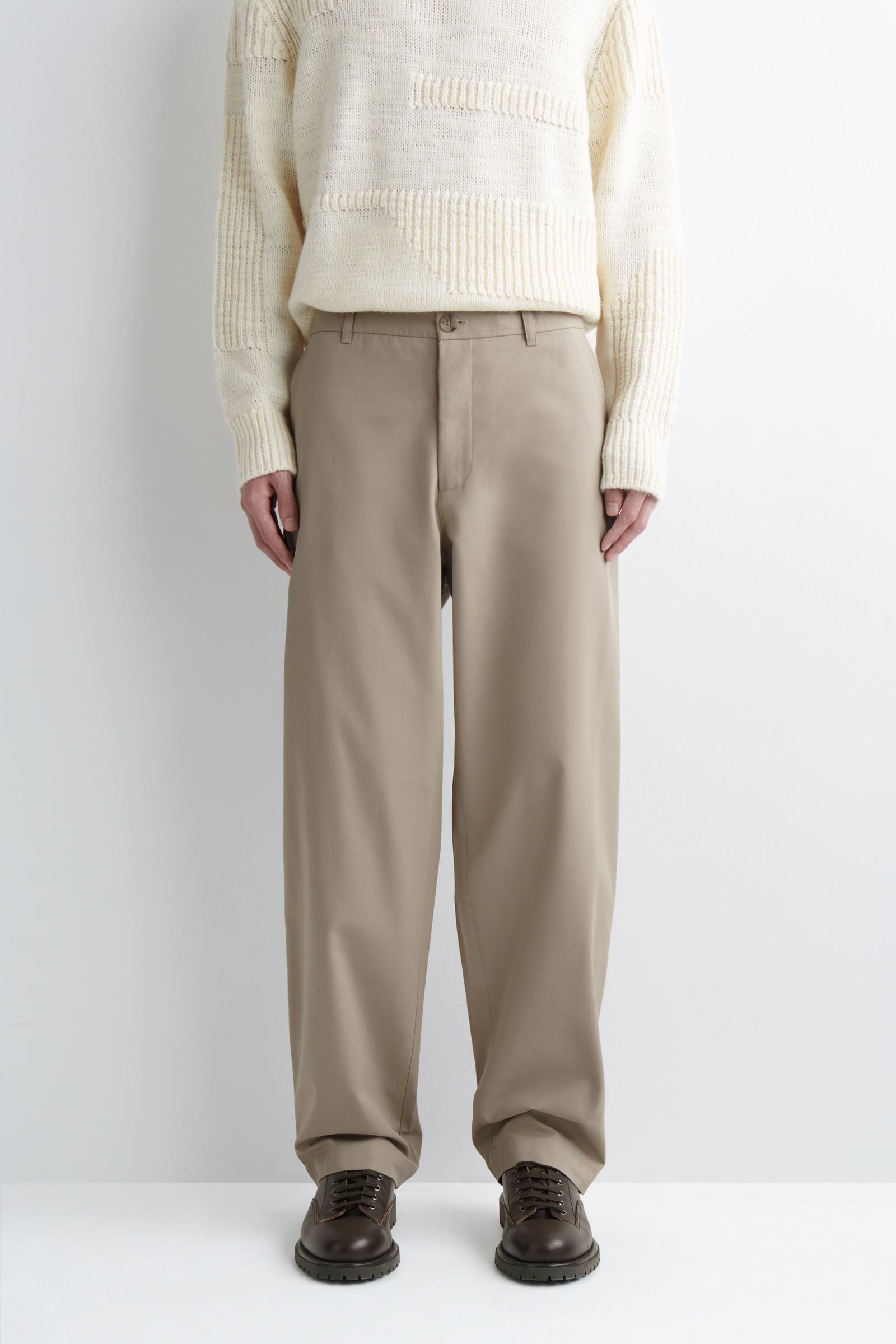 COTTON STRAIGHT-LEG CHINOS コットンチノパンツ - ストレートレッグ