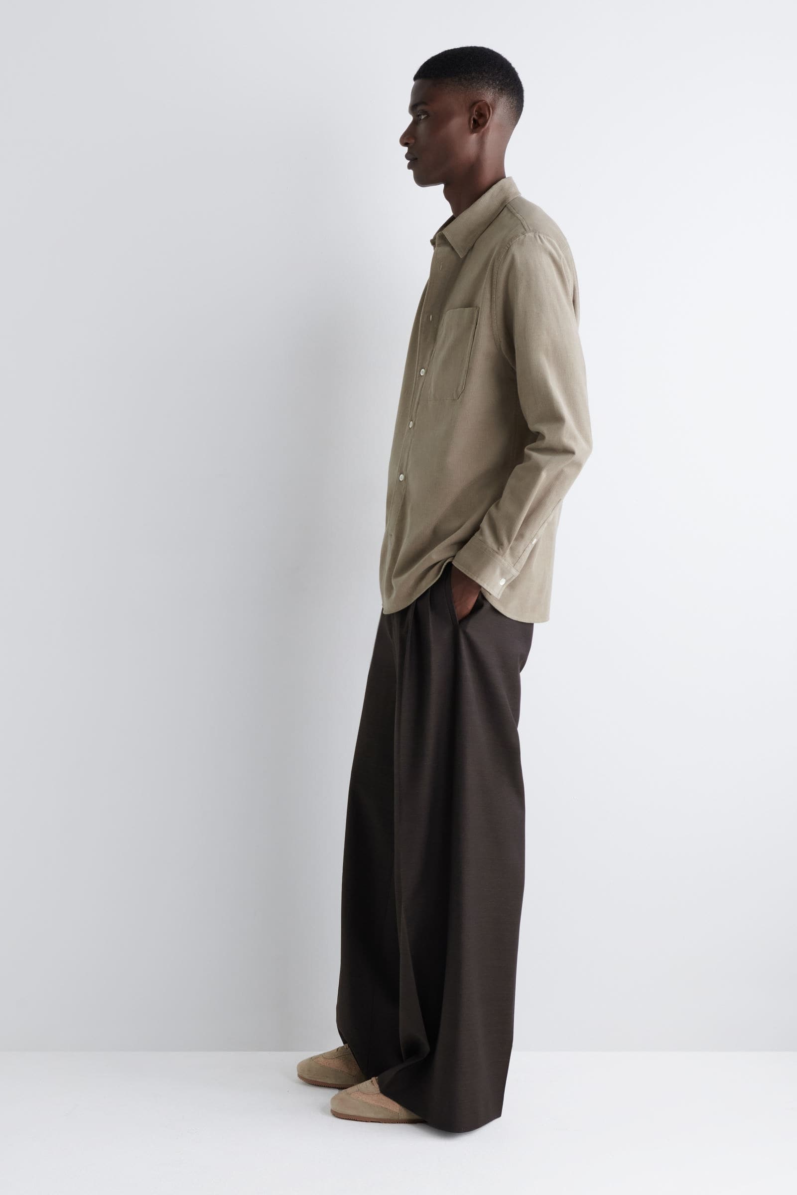 RELAXED CORDUROY SHIRT リラックスコーデュロイシャツ ベージュ｜COS 