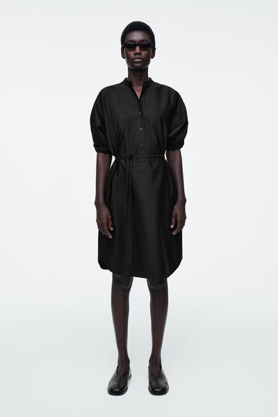 COS ベルテッドミディシャツワンピース