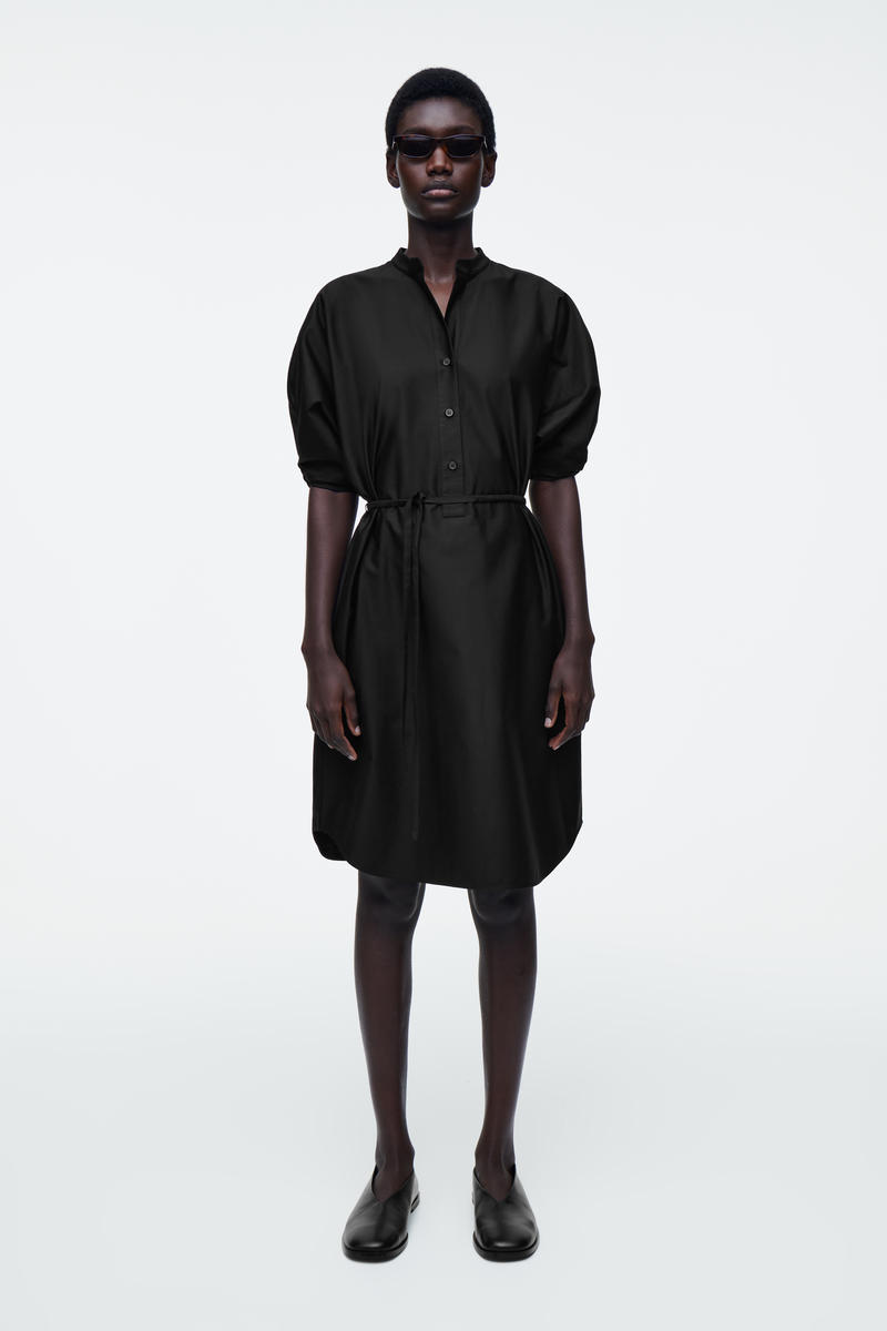 COS ベルテッドミディシャツワンピース