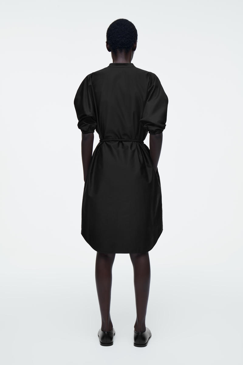 COS ベルテッドミディシャツワンピース