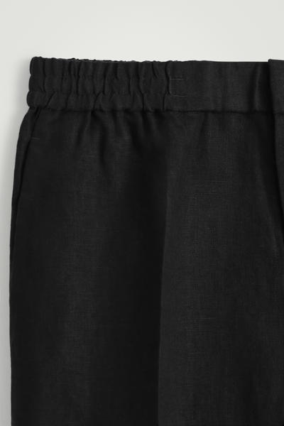 COS リネンゴム入りショートパンツ